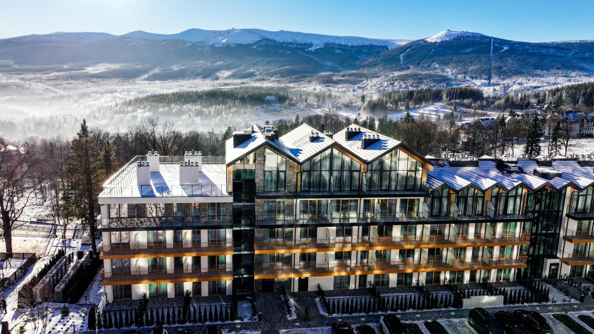 Zloty Horyzont Hotel & Resort ชกลาร์สกา ปอเรมบา ภายนอก รูปภาพ