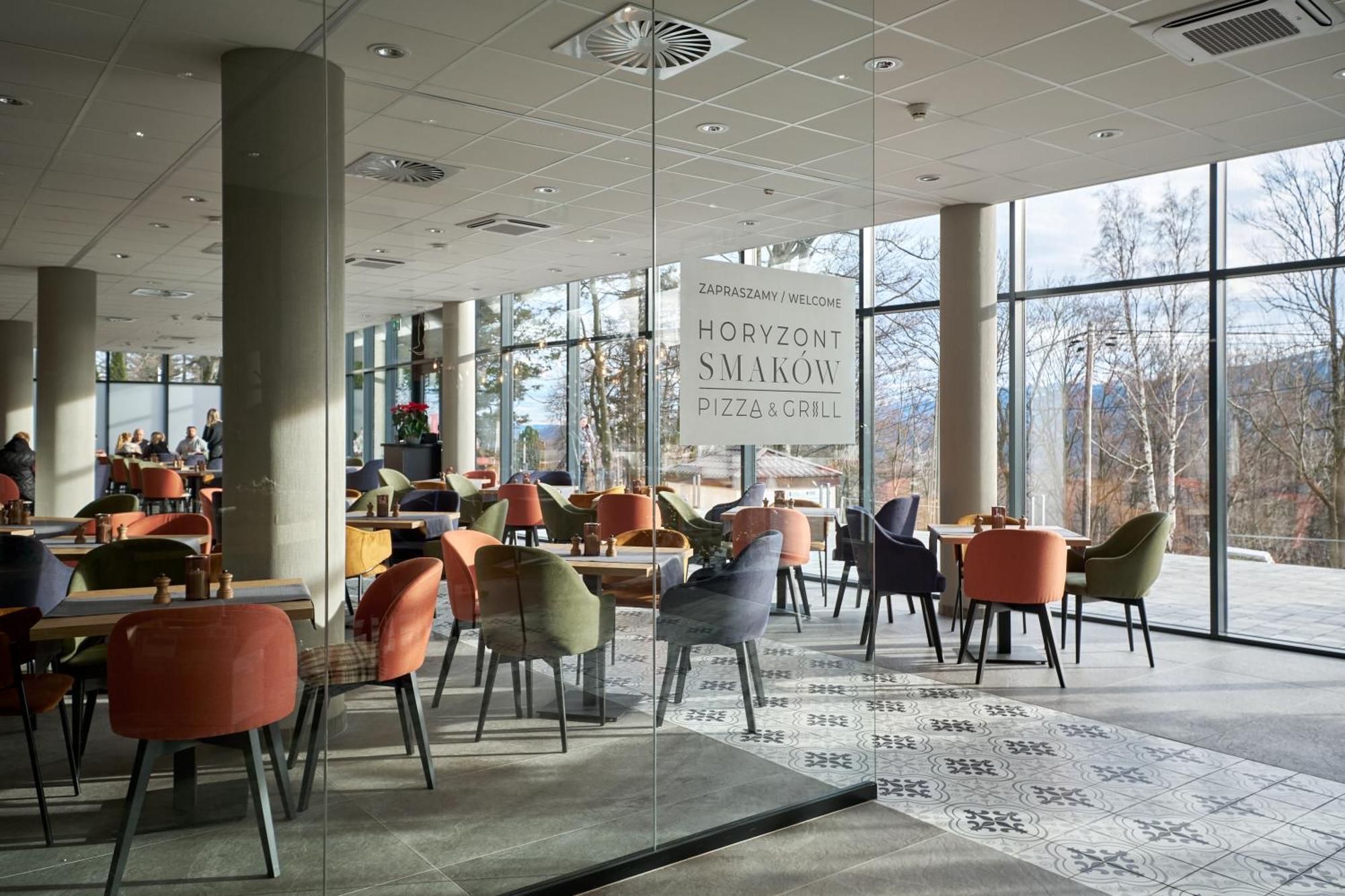 Zloty Horyzont Hotel & Resort ชกลาร์สกา ปอเรมบา ภายนอก รูปภาพ