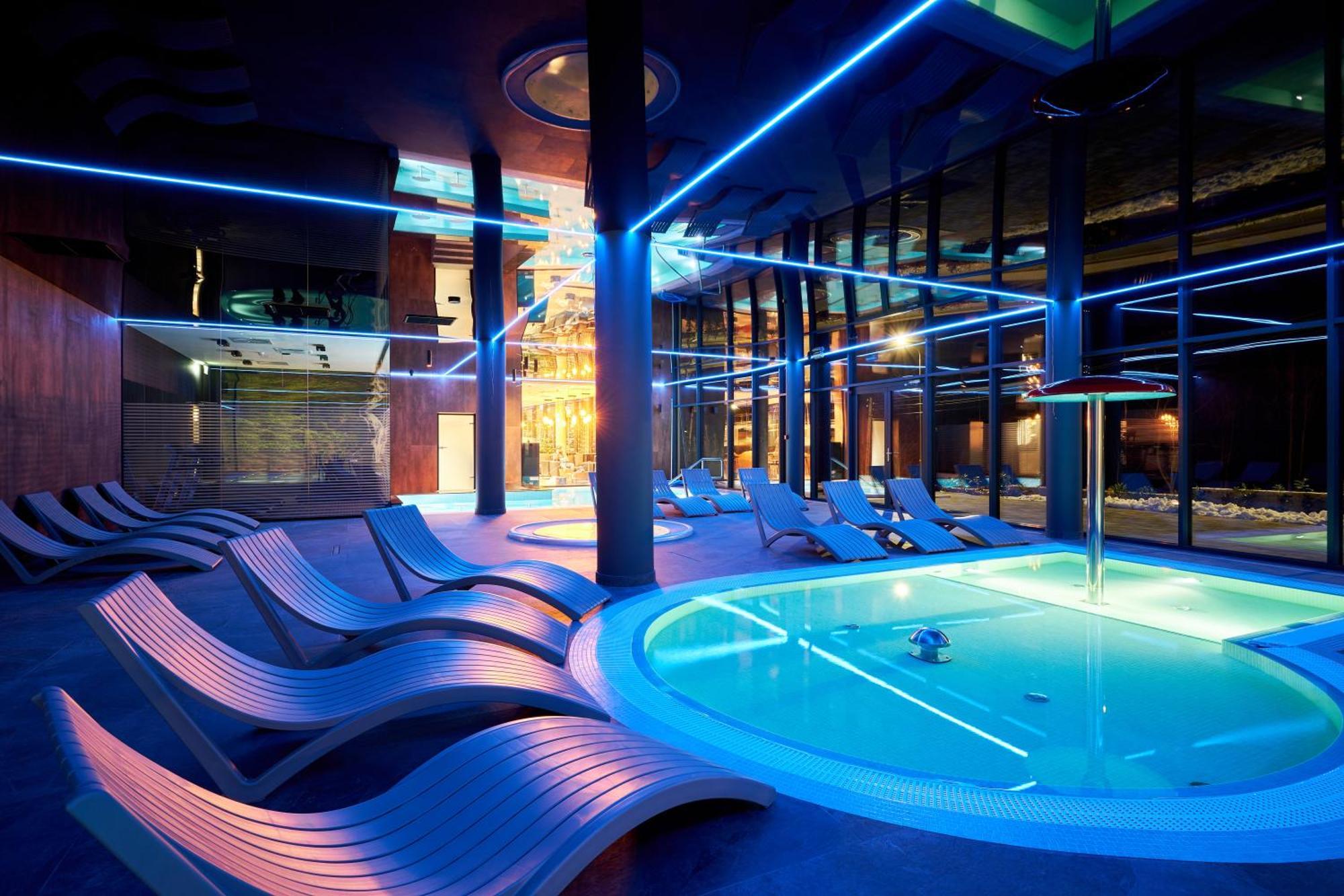 Zloty Horyzont Hotel & Resort ชกลาร์สกา ปอเรมบา ภายนอก รูปภาพ