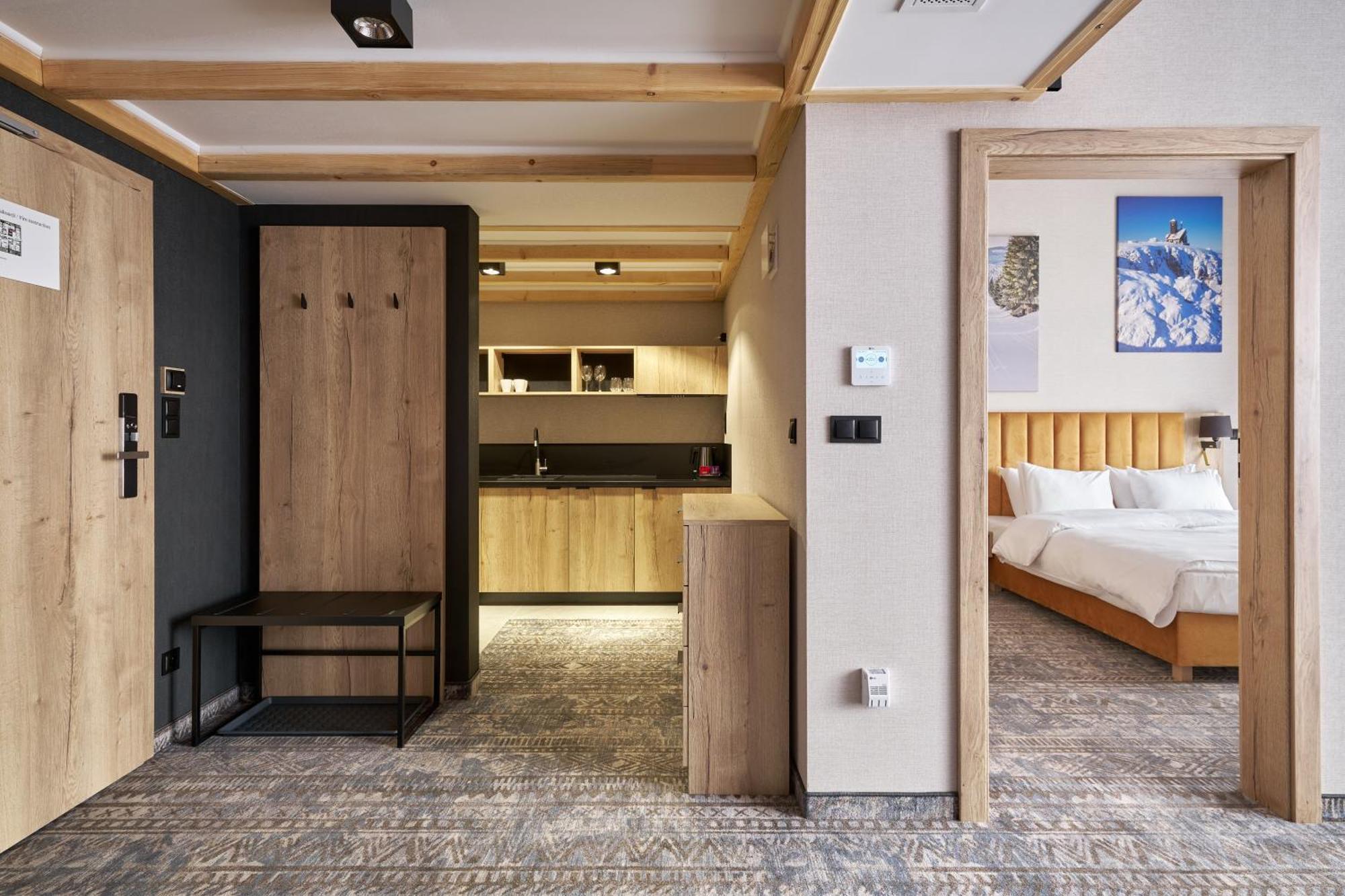 Zloty Horyzont Hotel & Resort ชกลาร์สกา ปอเรมบา ภายนอก รูปภาพ