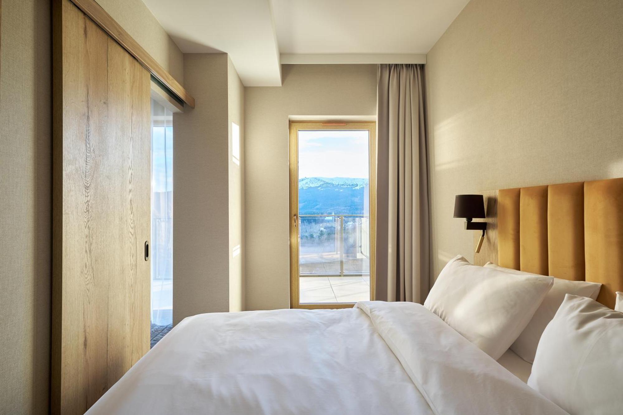 Zloty Horyzont Hotel & Resort ชกลาร์สกา ปอเรมบา ภายนอก รูปภาพ