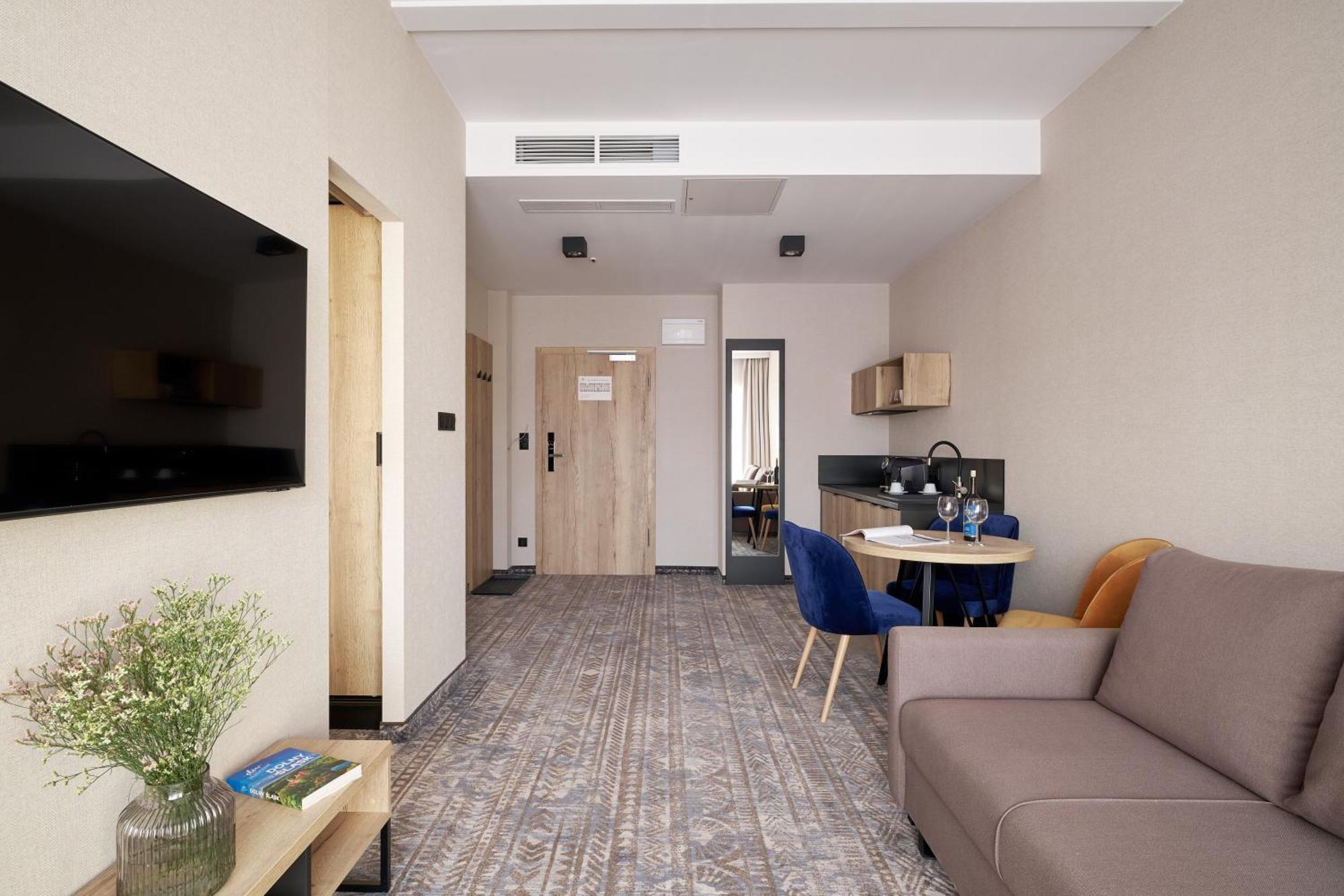 Zloty Horyzont Hotel & Resort ชกลาร์สกา ปอเรมบา ภายนอก รูปภาพ