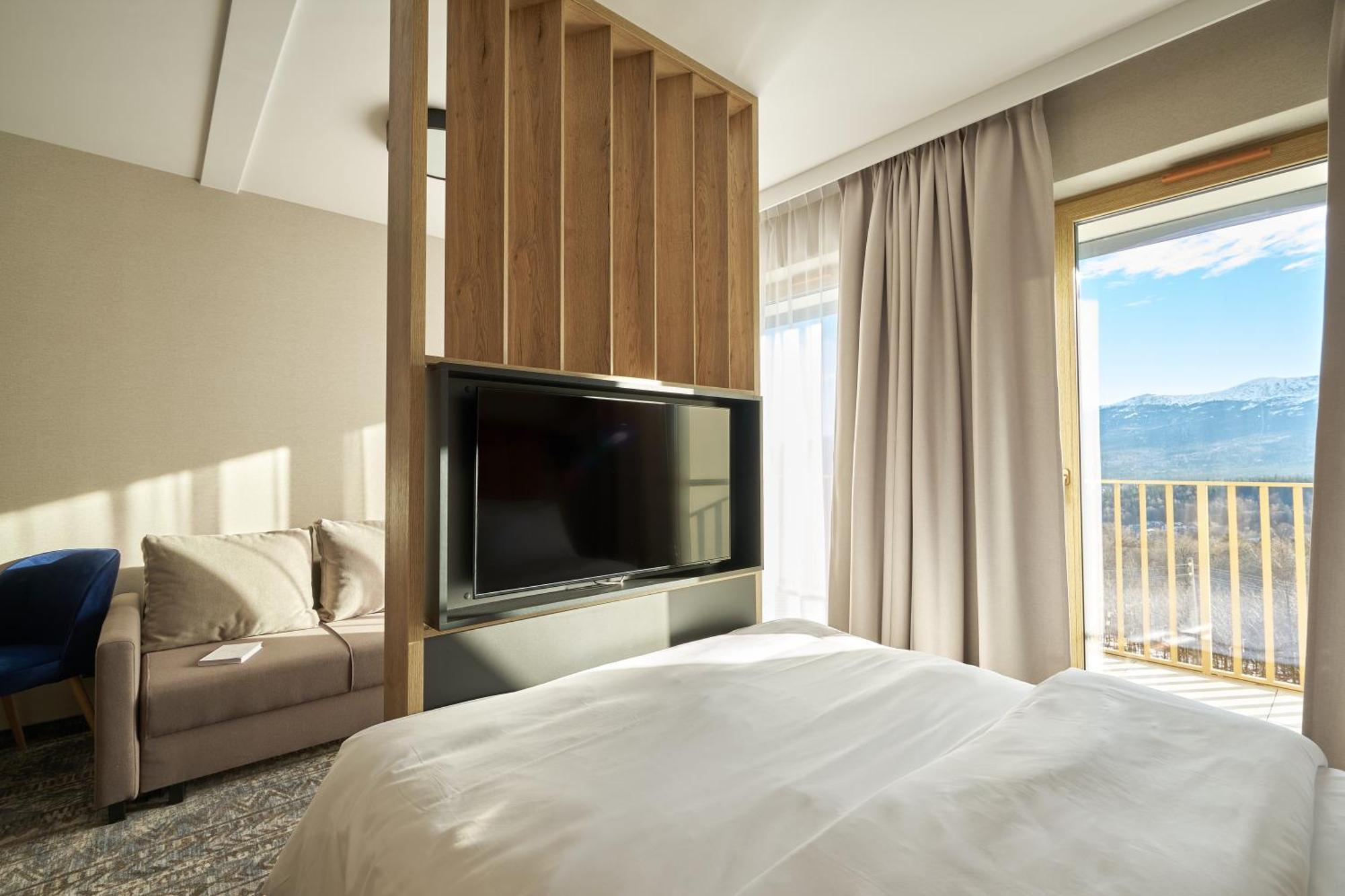 Zloty Horyzont Hotel & Resort ชกลาร์สกา ปอเรมบา ภายนอก รูปภาพ