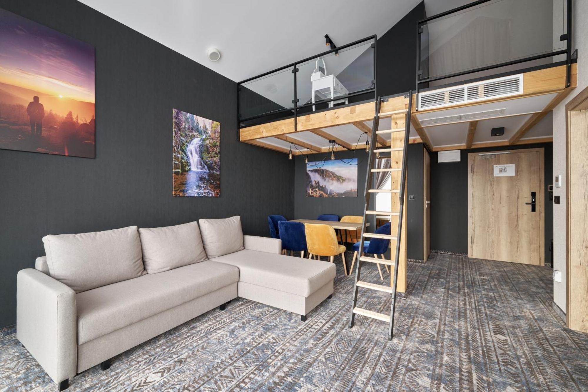 Zloty Horyzont Hotel & Resort ชกลาร์สกา ปอเรมบา ภายนอก รูปภาพ