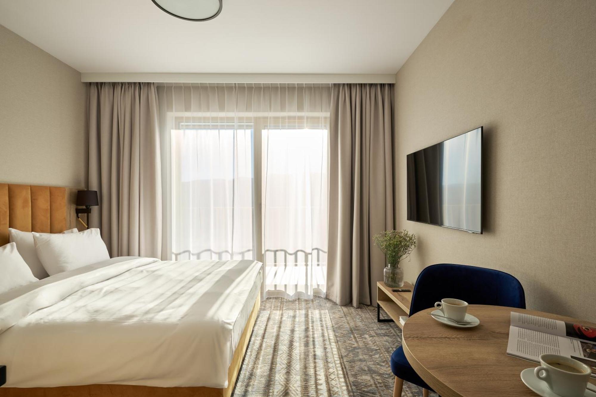Zloty Horyzont Hotel & Resort ชกลาร์สกา ปอเรมบา ภายนอก รูปภาพ