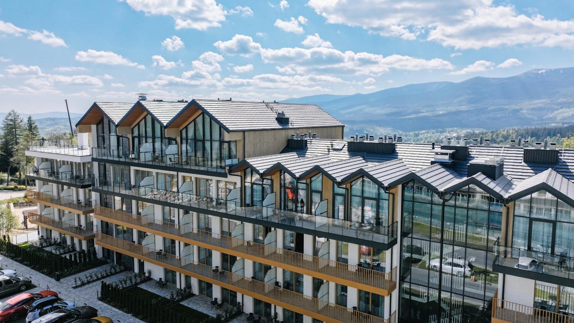 Zloty Horyzont Hotel & Resort ชกลาร์สกา ปอเรมบา ภายนอก รูปภาพ