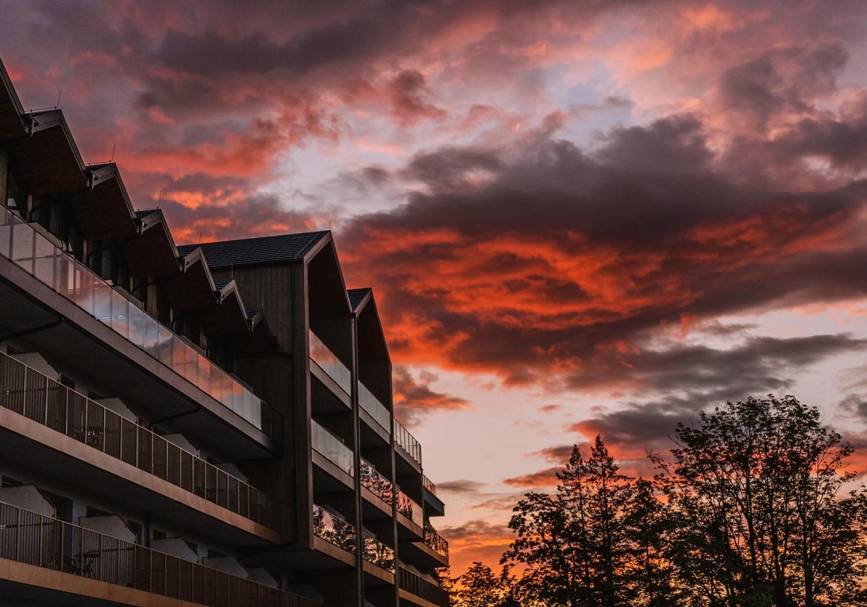 Zloty Horyzont Hotel & Resort ชกลาร์สกา ปอเรมบา ภายนอก รูปภาพ
