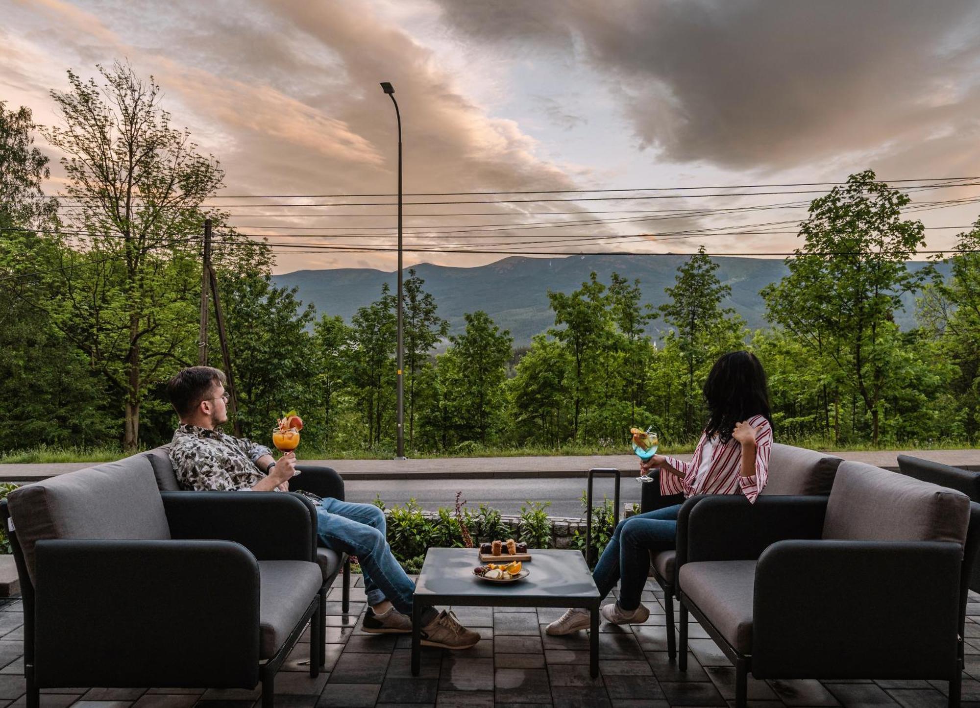 Zloty Horyzont Hotel & Resort ชกลาร์สกา ปอเรมบา ภายนอก รูปภาพ